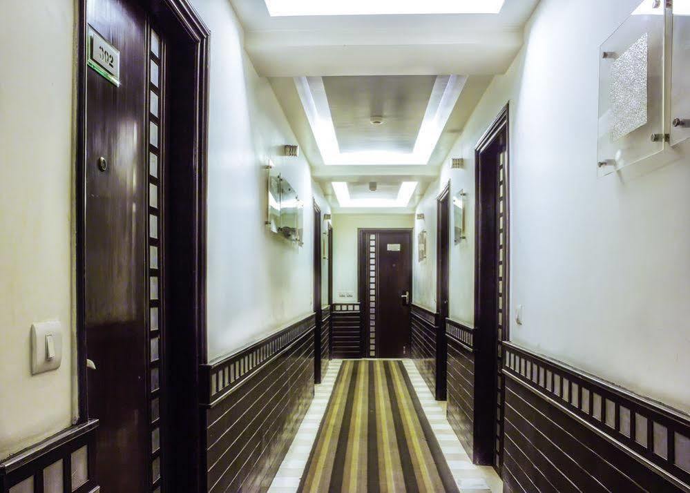 Hotel Bizzotel Gurgaon Exterior photo