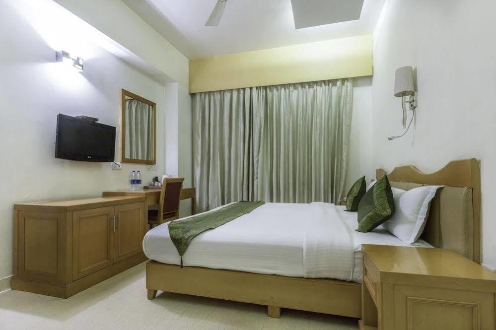 Hotel Bizzotel Gurgaon Exterior photo