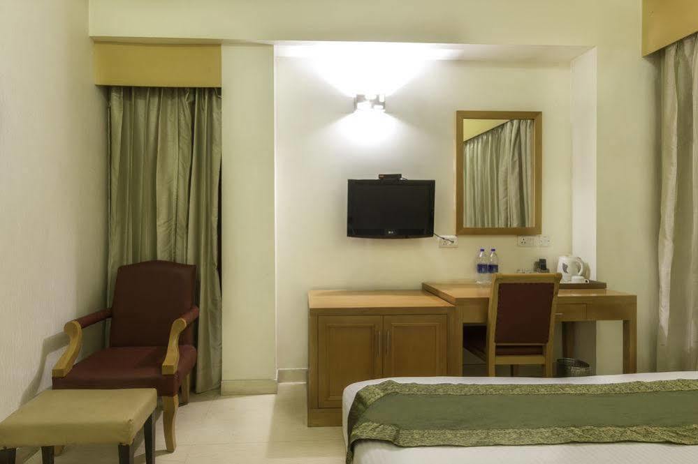 Hotel Bizzotel Gurgaon Exterior photo